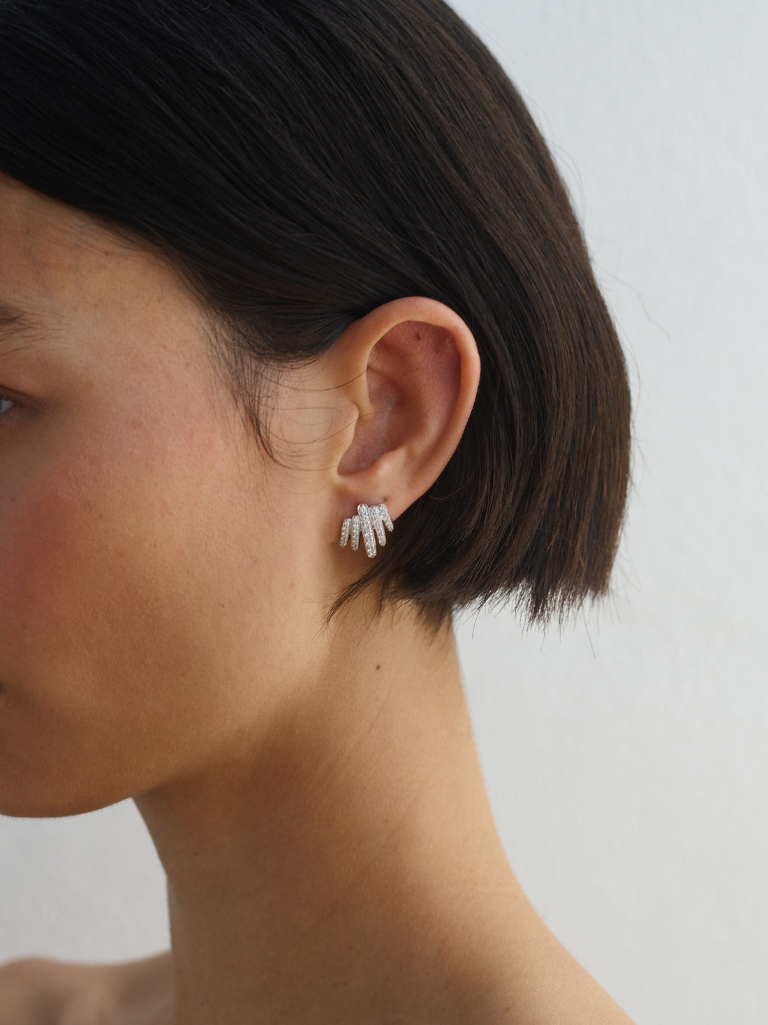 Medium Diamond Gatsby Earrings in White Gold