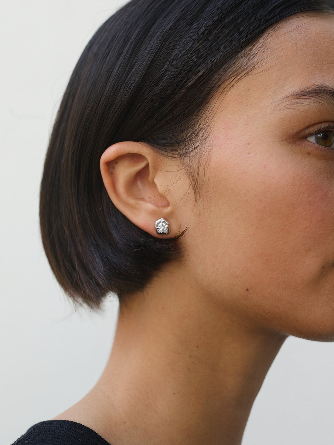 Medium Flora Studs in White Gold