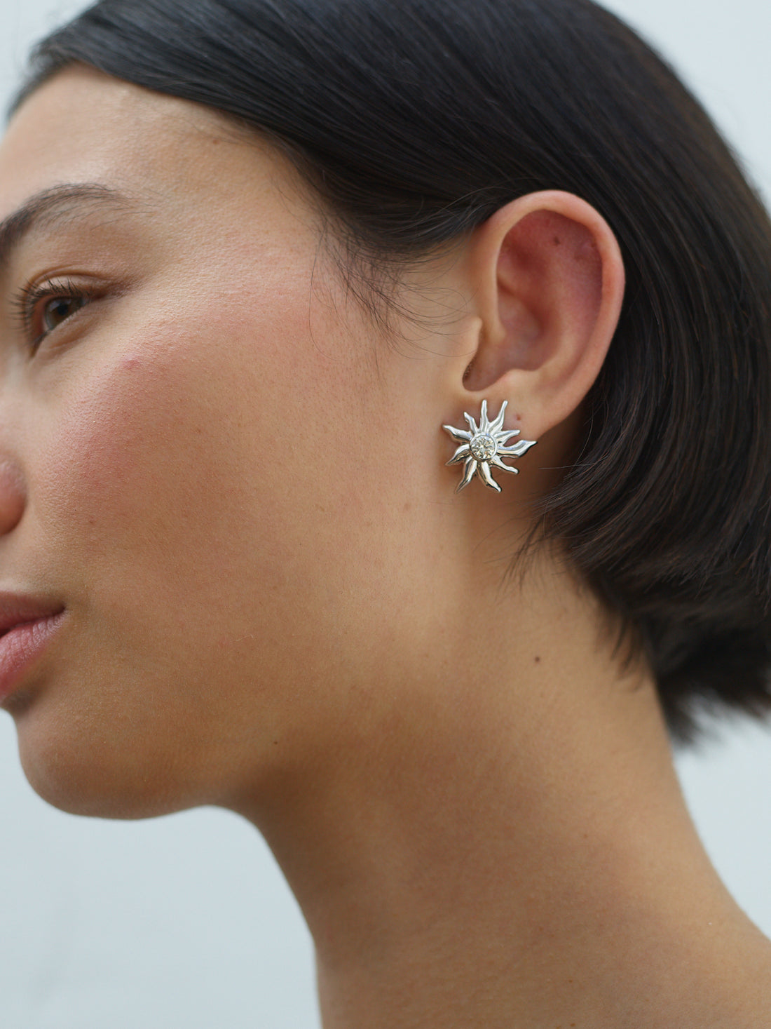 Small Sol Earrings in White Gold